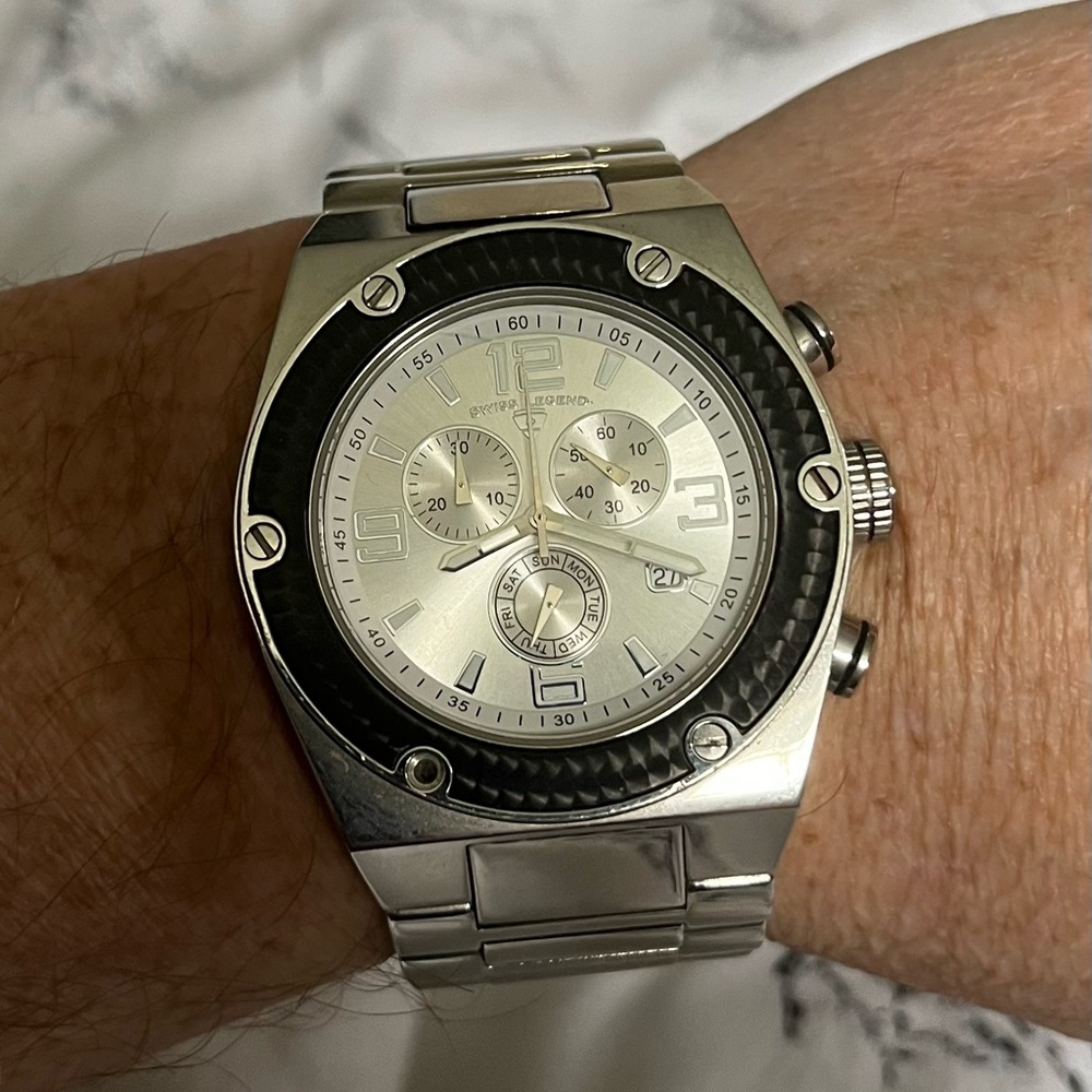 Men’s Swiss Legend bulky watch (Fare Condition, missing 1 screw on the bezel).